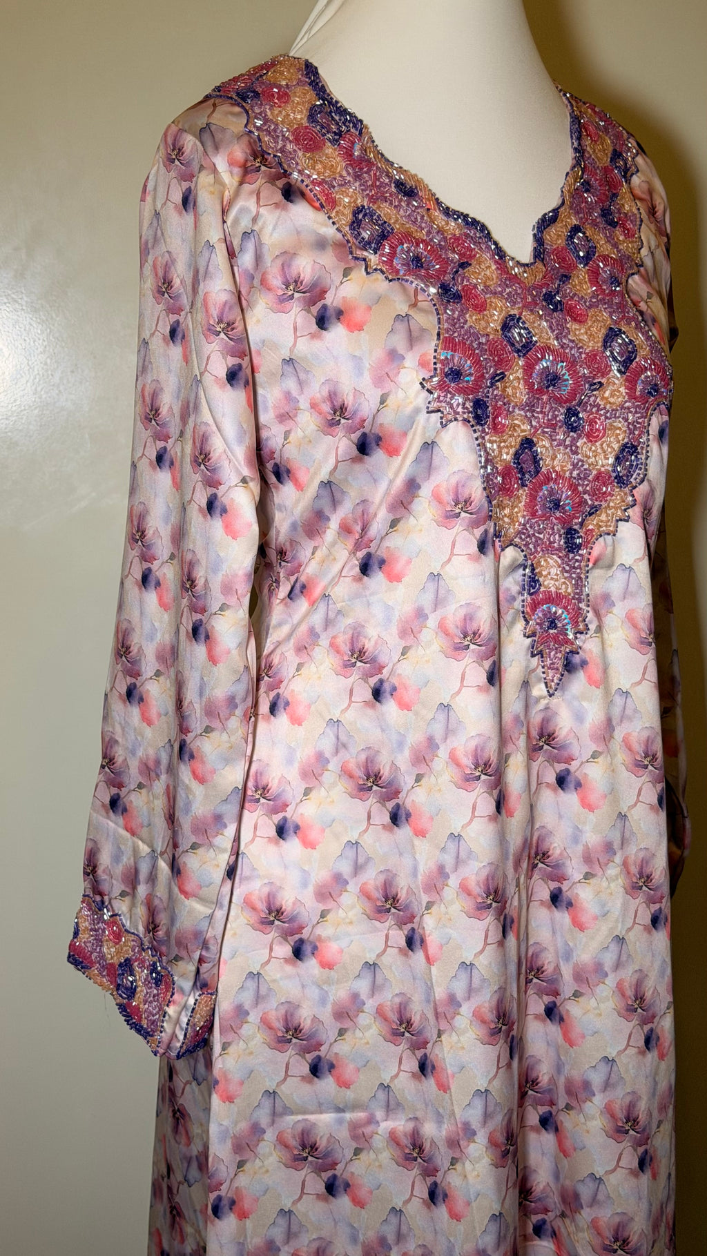 Rose Embroidered Muhkawar