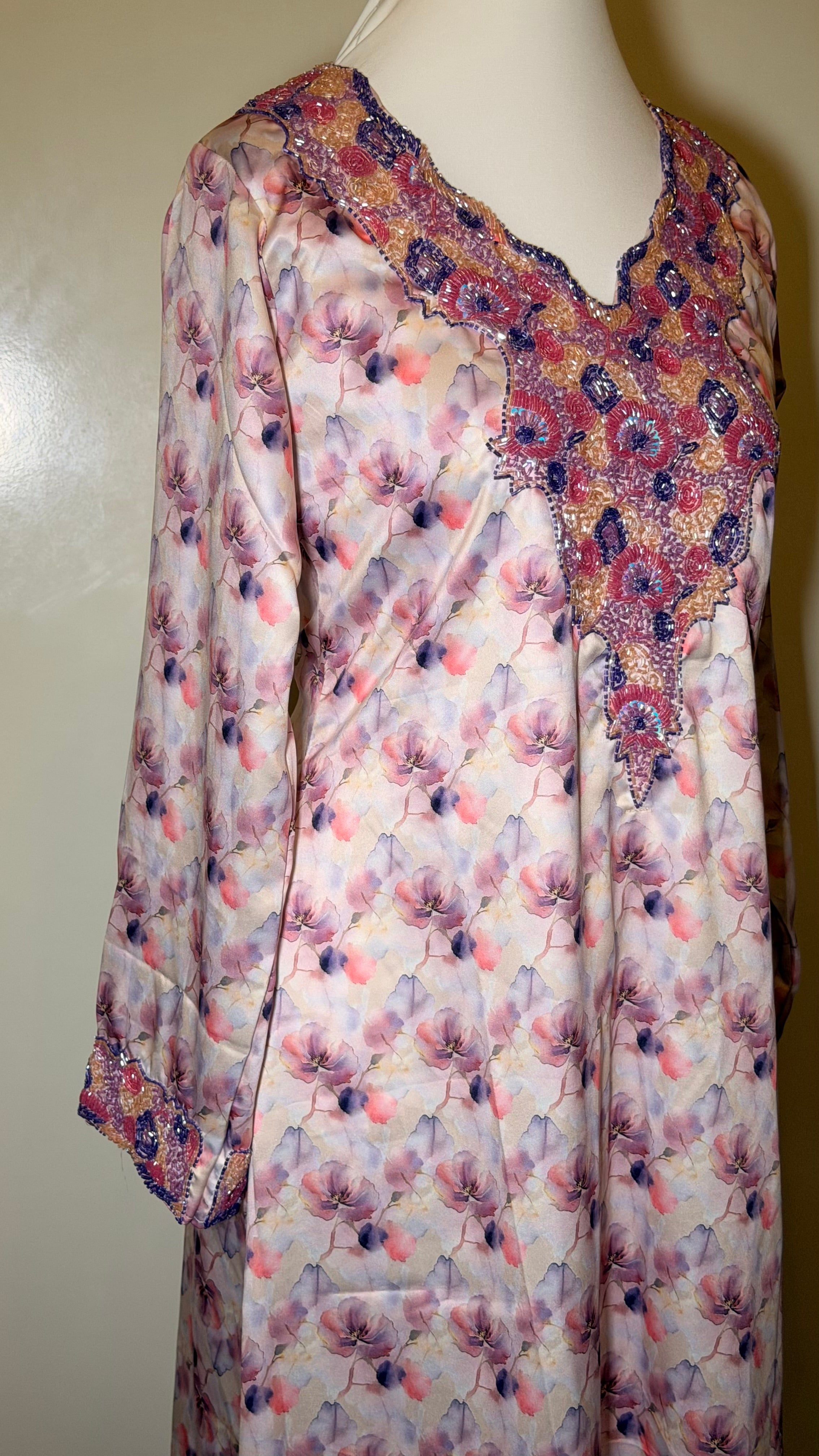 Rose Embroidered Muhkawar