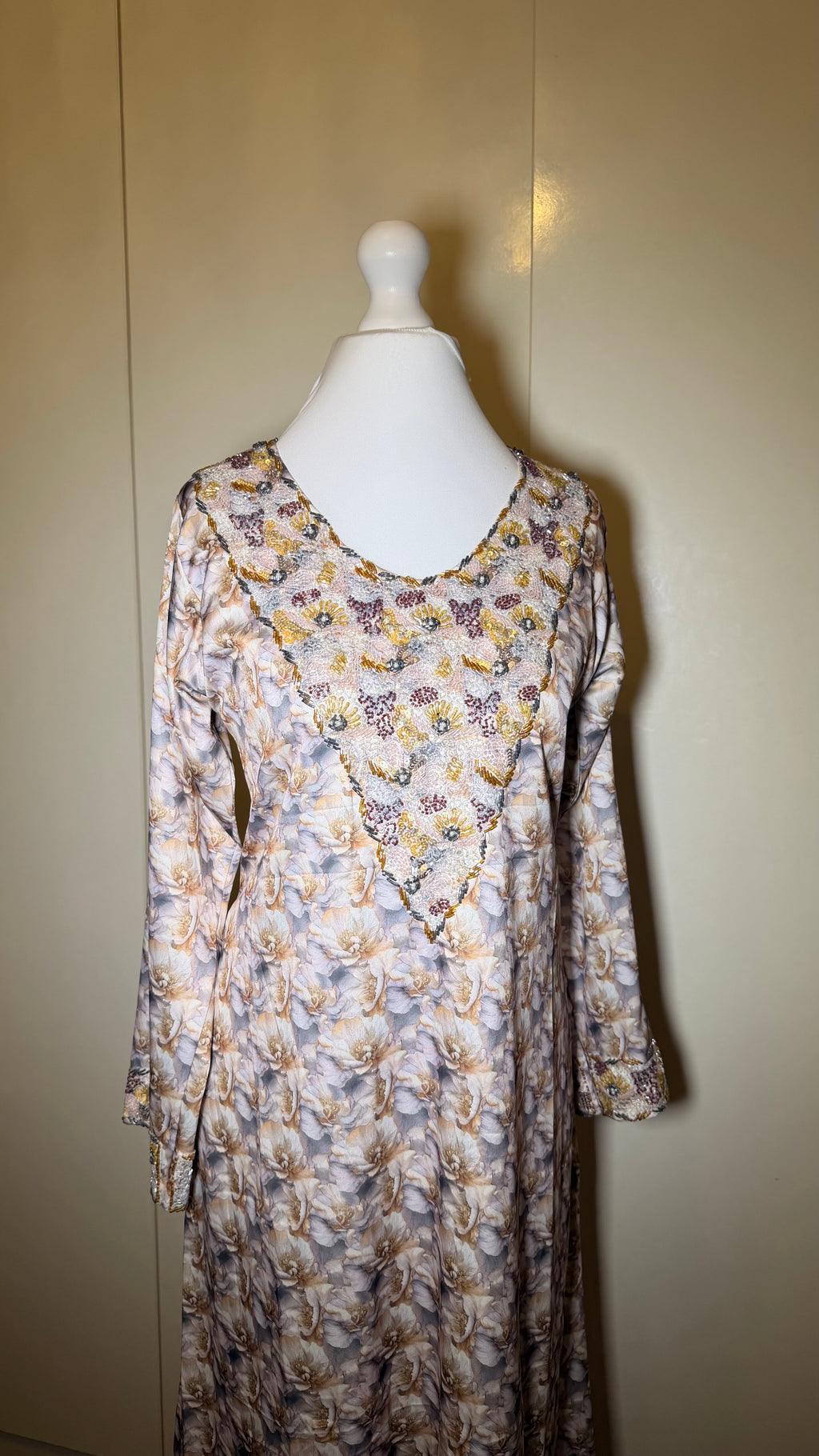 Mocha Embroidered Mukhawar