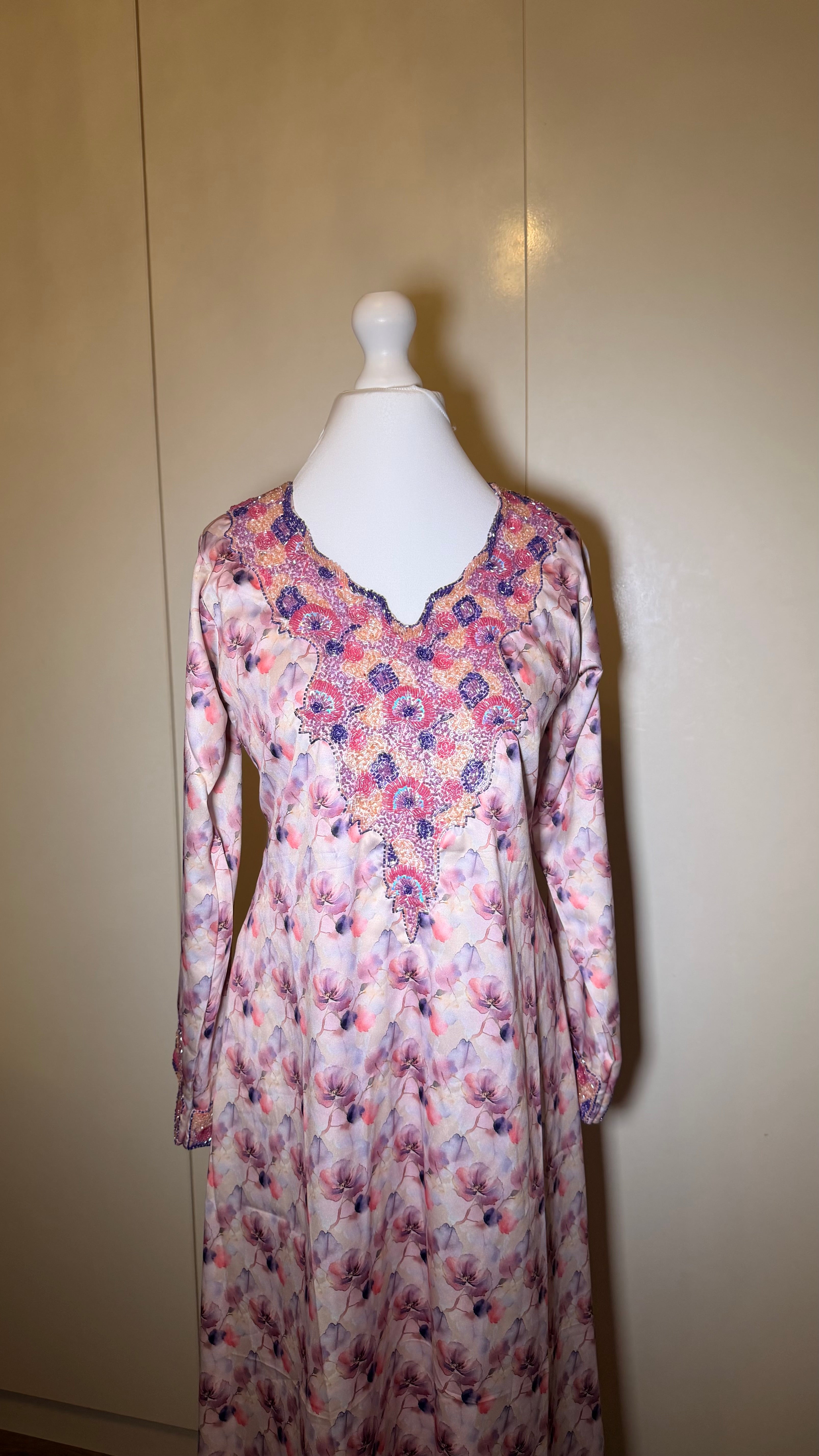 Rose Embroidered Muhkawar